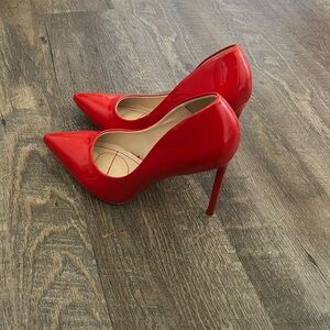 Red closed toe heel size 8